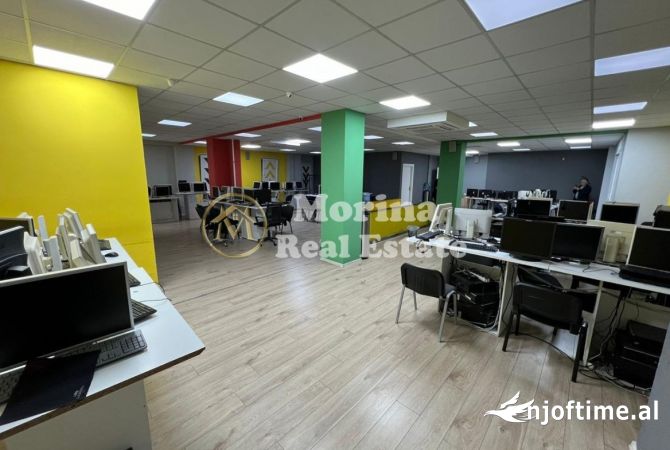Ambiente Commerciale in Affitto 3+1 a Tirana - 7,000 Euro