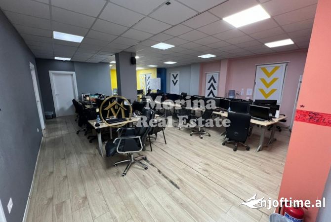 Ambiente Commerciale in Affitto 3+1 a Tirana - 7,000 Euro