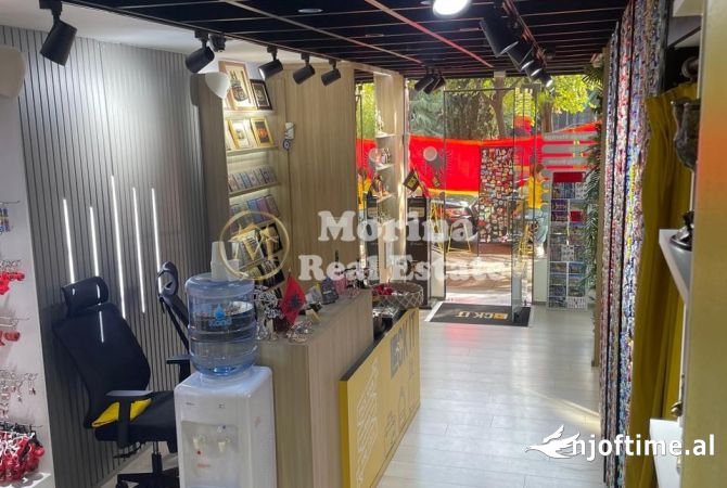 Ambiente Commerciale in Vendita 1+1 a Tirana - 295,000 Euro