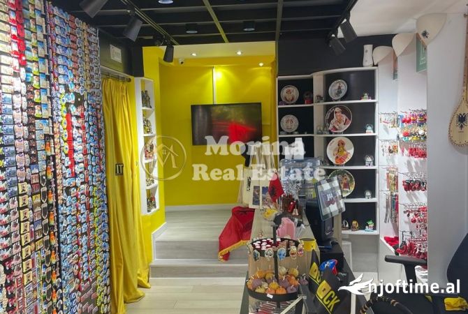 Ambiente Commerciale in Vendita 1+1 a Tirana - 295,000 Euro