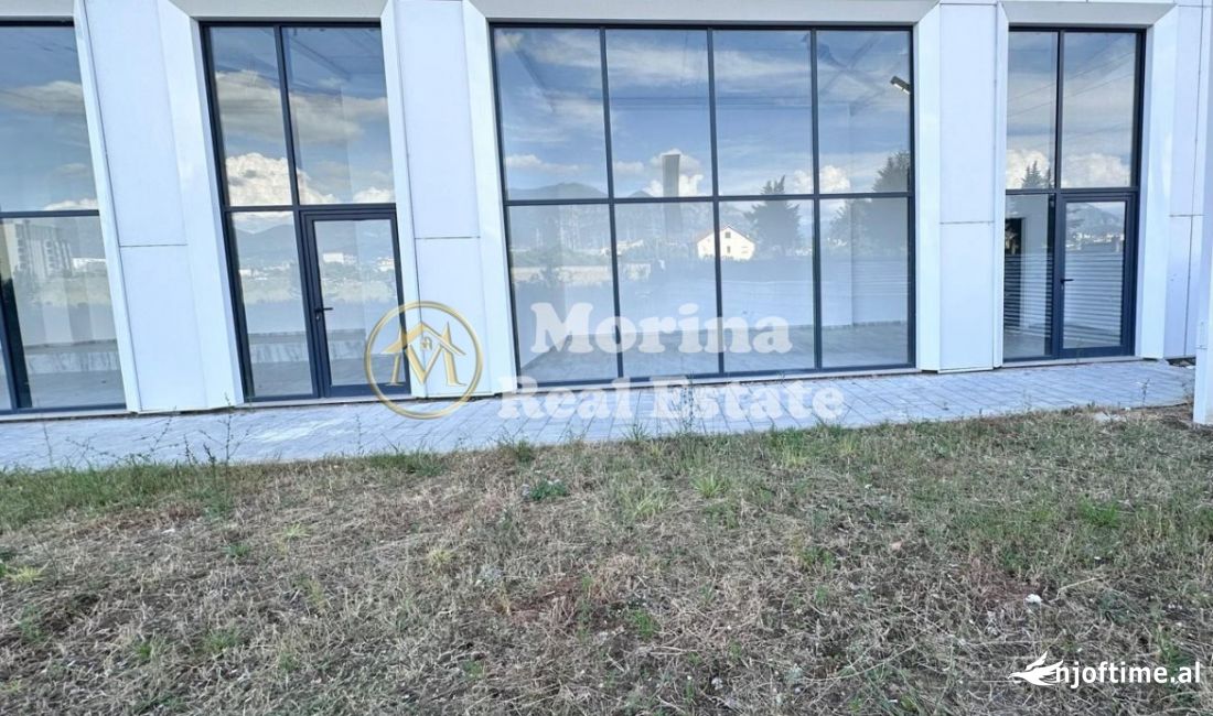 Shitet ambient per Biznes/dyqan, te Bulevardi i Ri, 171000 EURO