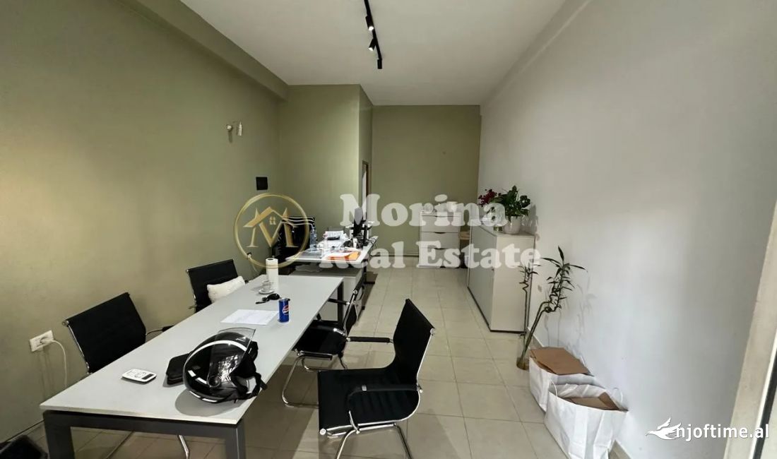 Ambjent biznesi ne Komuna Parisit, 100000 Euro .