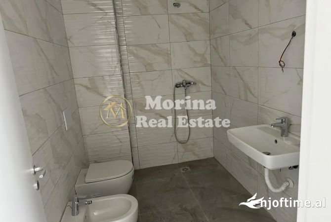 Ambiente Commerciale in Affitto 3+1 a Tirana - 450 Euro