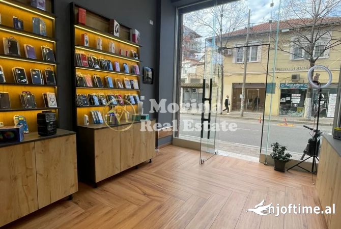 Ambiente Commerciale in Vendita 1+1 a Tirana - 12,000 Euro