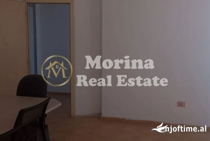 Ambiente Commerciale in Affitto 3+1 a Tirana - 360 Euro