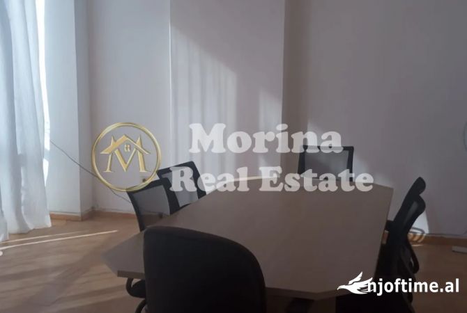 Ambiente Commerciale in Affitto 3+1 a Tirana - 360 Euro