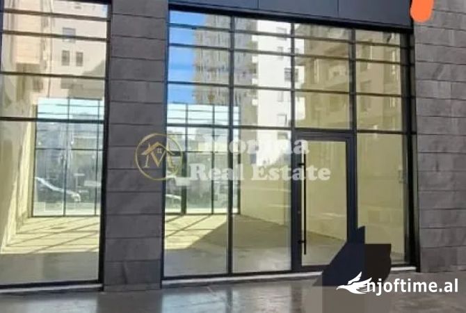 Ambiente Commerciale in Affitto 3+1 a Tirana - 1,200 Euro