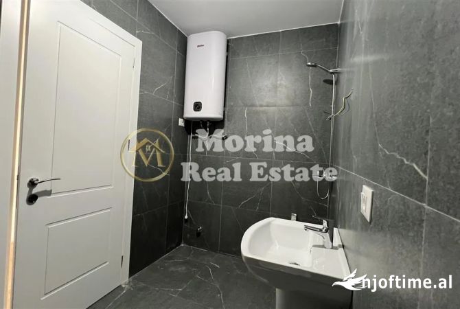 Ambiente Commerciale in Affitto 3+1 a Tirana - 1,500 Euro