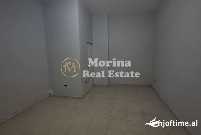 Ambiente Commerciale in Affitto 3+1 a Tirana - 350 Euro