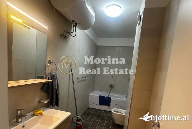 Ambiente Commerciale in Affitto 3+1 a Tirana - 1,000 Euro