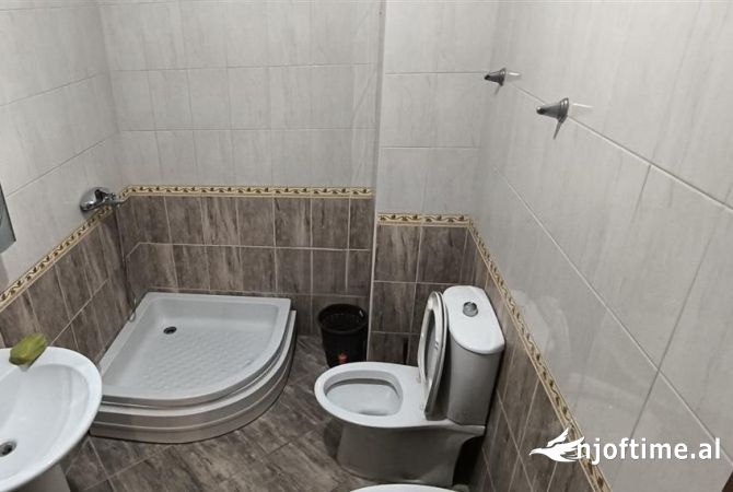 Ambient Biznesi, Komuna E Parisit, 1200 euro/muaj