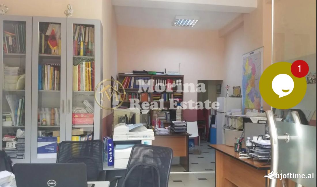 Qera, Ambient Biznesi, Komuna Parisit, 400 euro/muaj