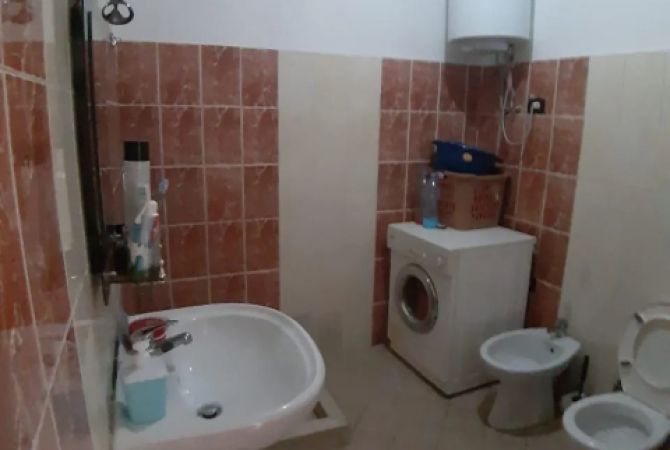 Shtepi me qera Apartament ne Tirane, 1+1, Mobilimi E mobiluar, Pagesa 370  Euro.