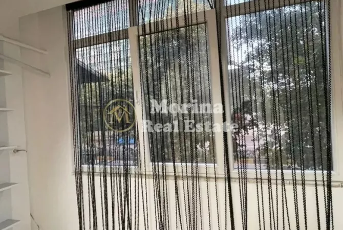 Qera, Ambient Biznesi,  Square 21, 500 euro/muaj.