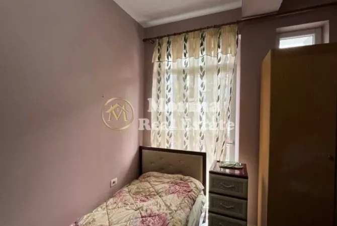 Shtepi ne shitje Shtepi Private ne Tirane, 5+1, Mobilimi E mobiluar, Pagesa 450,000  Euro.