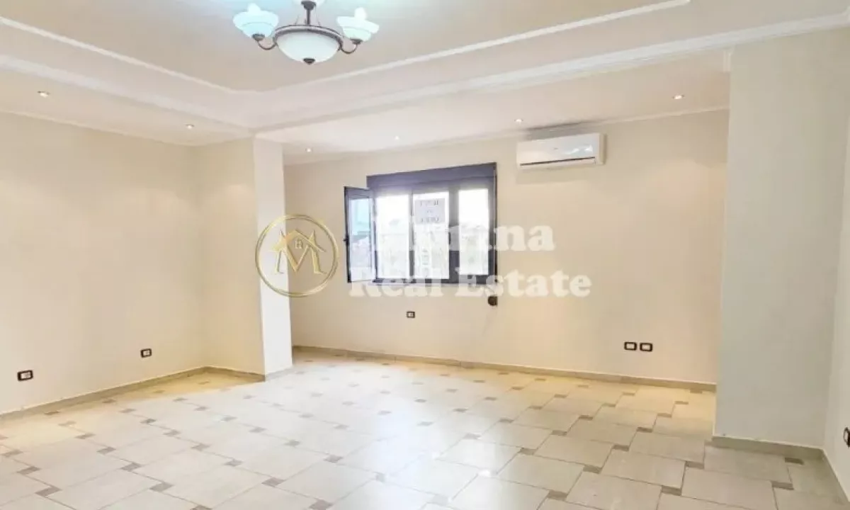 Qera, Ambient Biznesi,  Sheshi Skenderbej, 950 euro/muaj