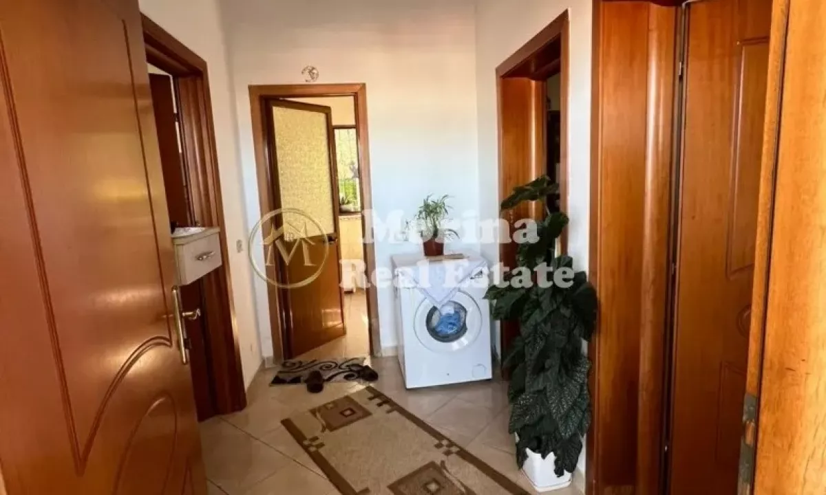 Shtepi ne shitje Shtepi Private ne Tirane, 1+1, Mobilimi E mobiluar, Pagesa 260,000  Euro.