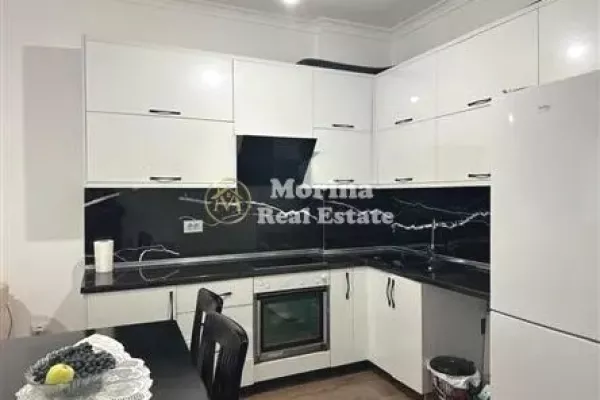 Shtepi ne shitje Apartament ne Tirane, 2+1, Mobilimi E mobiluar, Pagesa 180,000  Euro.