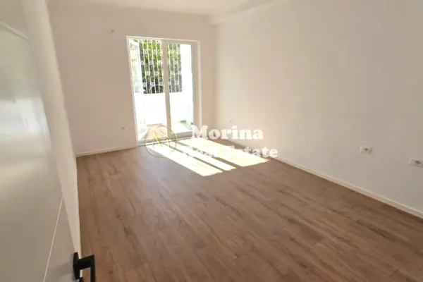 Shtepi ne shitje Apartament ne Tirane, 1+1, Mobilimi Bosh, pa mobiluar, Pagesa 125,000  Euro.
