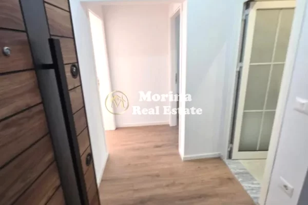 Shtepi ne shitje Apartament ne Tirane, 1+1, Mobilimi Bosh, pa mobiluar, Pagesa 125,000  Euro.
