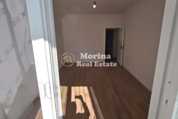 Shtepi ne shitje Apartament ne Tirane, 1+1, Mobilimi Bosh, pa mobiluar, Pagesa 125,000  Euro.