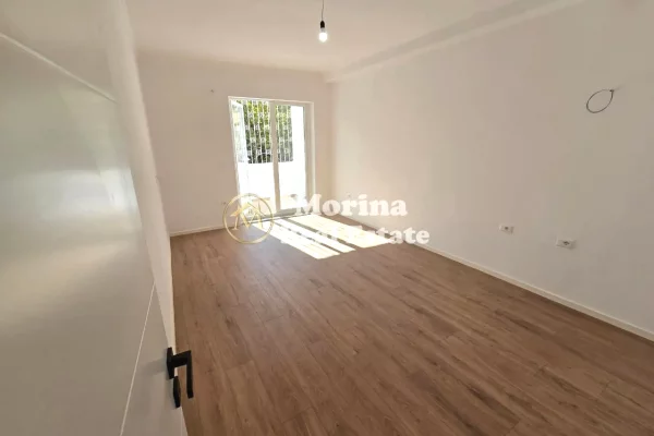 Shtepi ne shitje Apartament ne Tirane, 1+1, Mobilimi Bosh, pa mobiluar, Pagesa 125,000  Euro.
