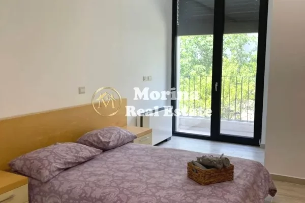 Shtepi me qera Vila Luksoze ne Tirane, 2+1, Mobilimi E mobiluar, Pagesa 500  Euro.