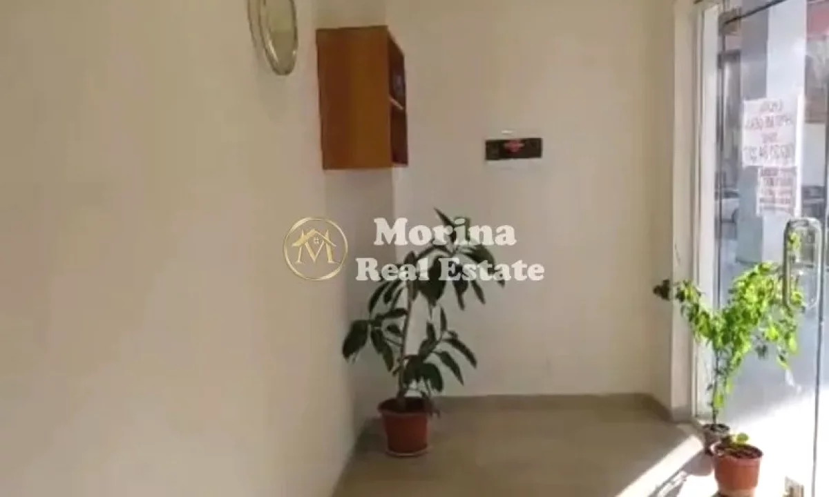 Qera, Ambient Biznesi, te Stacioni i Trenit, Rruga Ramazan Shijaku, 650 euro/muaj.