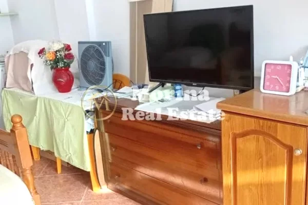 Shtepi ne shitje Apartament ne Durres, Garsoniere, Mobilimi E mobiluar, Pagesa 50,000  Euro.