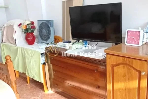 Shtepi ne shitje Apartament ne Durres, Garsoniere, Mobilimi E mobiluar, Pagesa 50,000  Euro.
