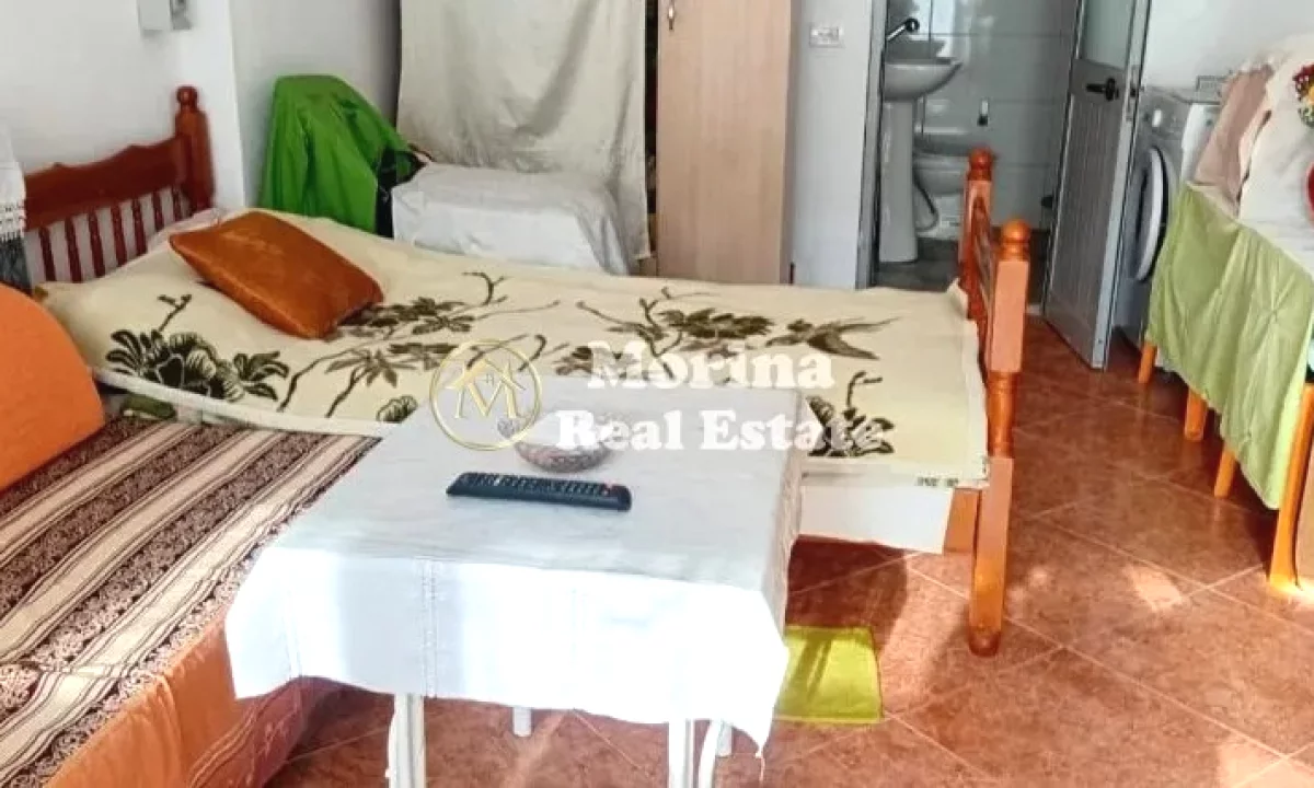 Shtepi ne shitje Apartament ne Durres, Garsoniere, Mobilimi E mobiluar, Pagesa 50,000  Euro.