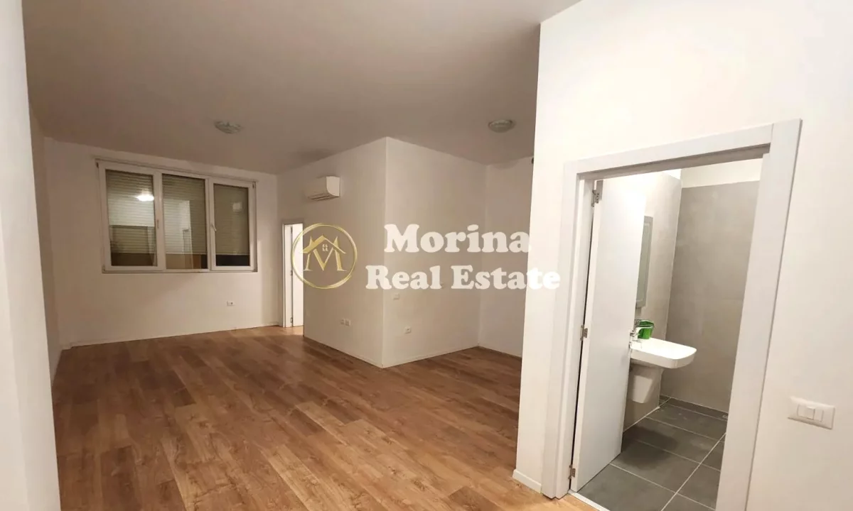 Qera Ambient Biznesi, te Shkolla e Kuqe, 700 euro/muaj