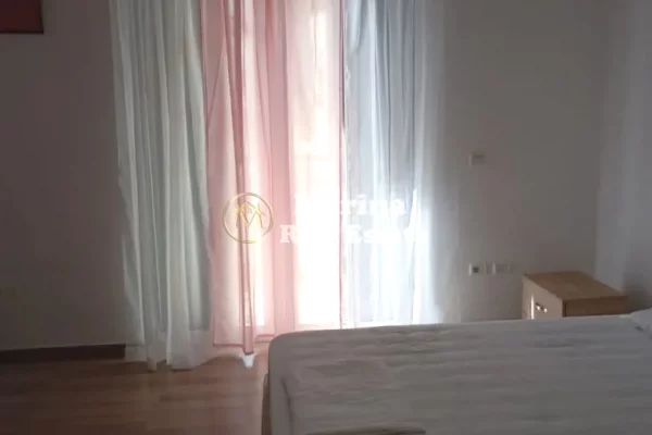 Shtepi me qera Shtepi Private ne Tirane, 2+1, Mobilimi E mobiluar, Pagesa 400  Euro.