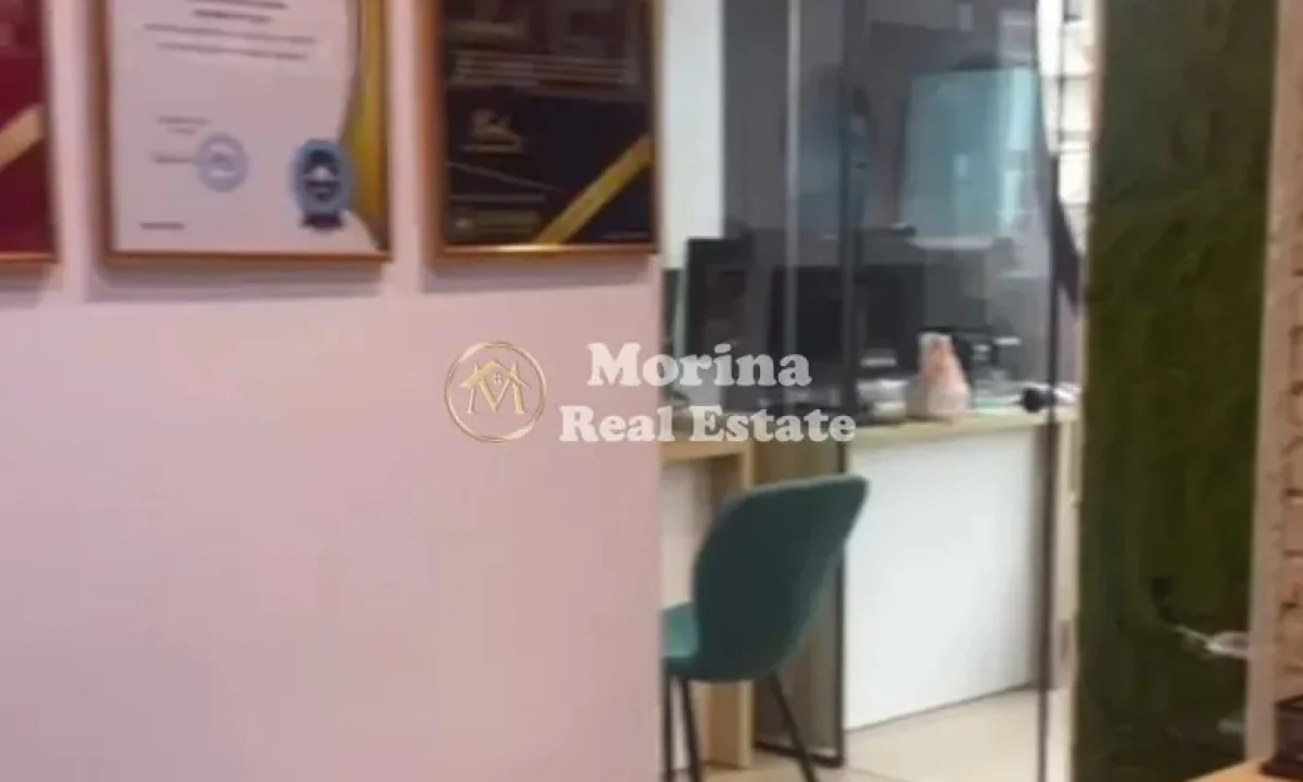 Shitet, Ambient Biznesi/Dyqan,ne Rrugen Muhamet Gjollesha/ Unaze , 260.000 Euro