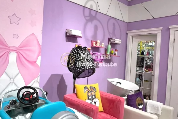 Shitet, Biznesi, Rruga Kavajes, 20.000 Euro