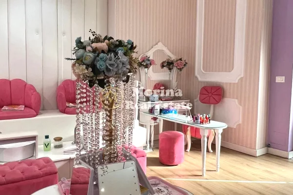 Shitet, Biznesi, Rruga Kavajes, 20.000 Euro