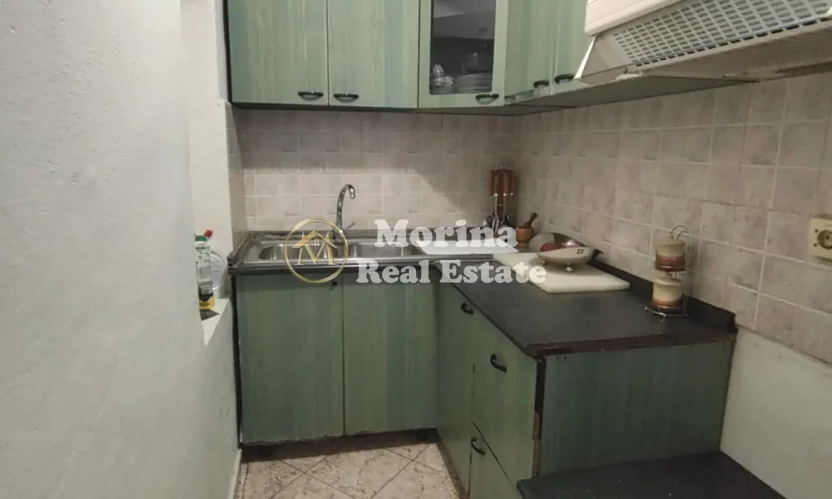 Shtepi me qera Apartament ne Tirane, 2+1, Mobilimi Bosh, pa mobiluar, Pagesa 400  Euro.