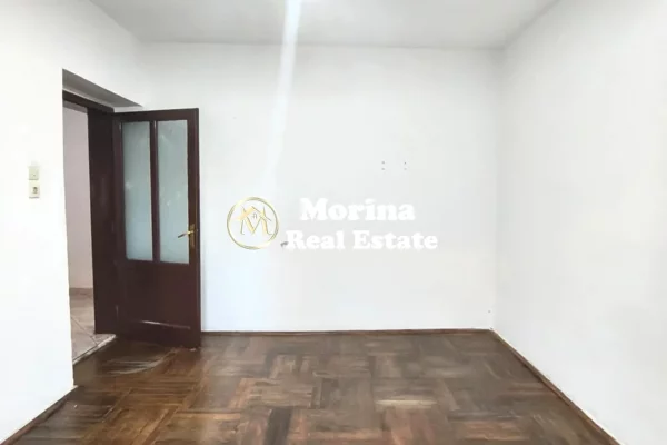 Shtepi me qera Apartament ne Tirane, 2+1, Mobilimi Bosh, pa mobiluar, Pagesa 400  Euro.