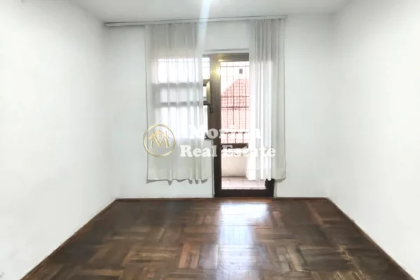 Shtepi me qera Apartament ne Tirane, 2+1, Mobilimi Bosh, pa mobiluar, Pagesa 400  Euro.