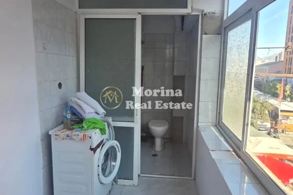 Shtepi ne shitje Apartament ne Tirane, Garsoniere, Mobilimi Bosh, pa mobiluar, Pagesa 67,000  Euro.