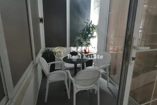 Shtepi me qera Apartament ne Tirane, 2+1, Mobilimi E mobiluar, Pagesa 900  Euro.