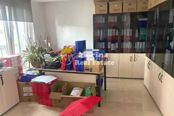 Ambient biznesi me qera 3+1 ne Tirane - 1,400 Euro