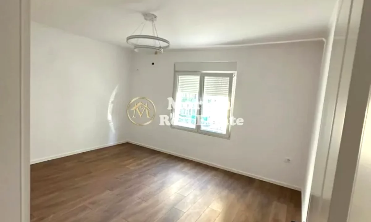Shtepi ne shitje Apartament ne Tirane, 1+1, Mobilimi Bosh, pa mobiluar, Pagesa 95,000  Euro.