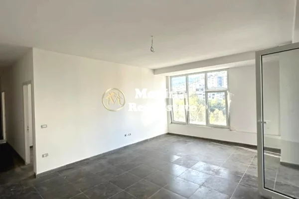 Shitet Apartament 2+1+Ballkon, Liqeni i Thate, 238000 Euro.