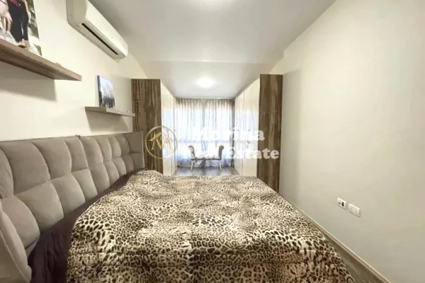 Shtepi ne shitje Apartament ne Tirane, 4+1, Mobilimi E mobiluar, Pagesa 432,600  Euro.