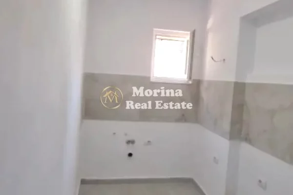 Shtepi ne shitje Apartament ne Tirane, 3+1, Mobilimi Bosh, pa mobiluar, Pagesa 204,000  Euro.