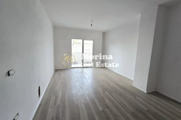 Shtepi ne shitje Apartament ne Tirane, 1+1, Mobilimi Bosh, pa mobiluar, Pagesa 126,000  Euro.