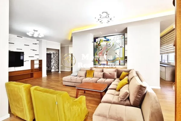 Shtepi me qera Shtepi Private ne Tirane, 4+1, Mobilimi E mobiluar, Pagesa 1,300  Euro.