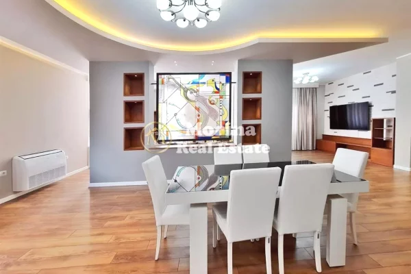 Shtepi me qera Shtepi Private ne Tirane, 4+1, Mobilimi E mobiluar, Pagesa 1,300  Euro.