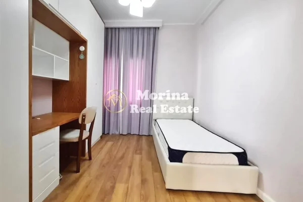 Shtepi me qera Shtepi Private ne Tirane, 4+1, Mobilimi E mobiluar, Pagesa 1,300  Euro.